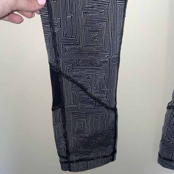 Lululemon Pace Rival Crop Tights Maze Jacquard White Black with Mesh Size 4 - Picture 6 of 10